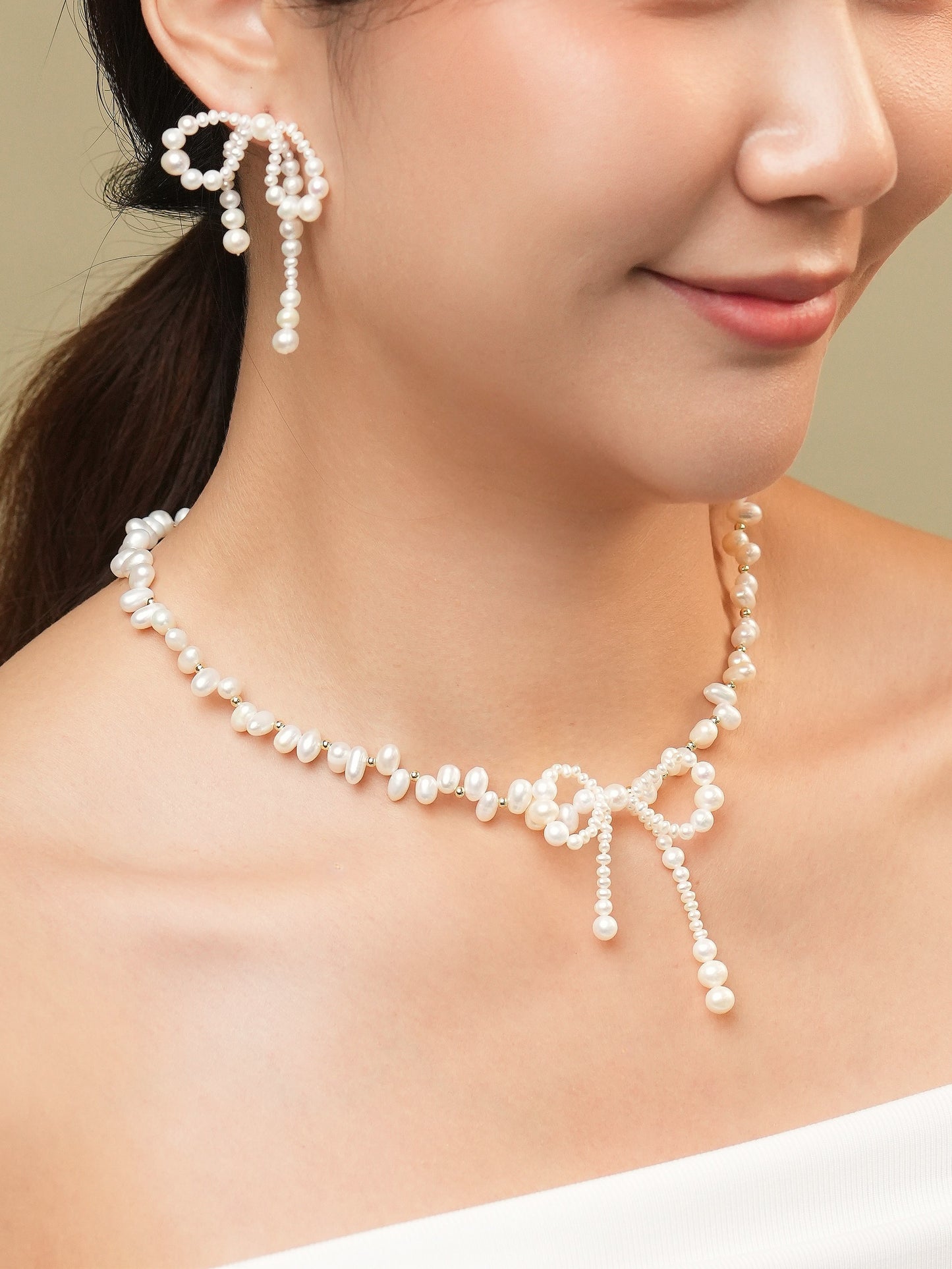 Della Pearl Bow Necklace