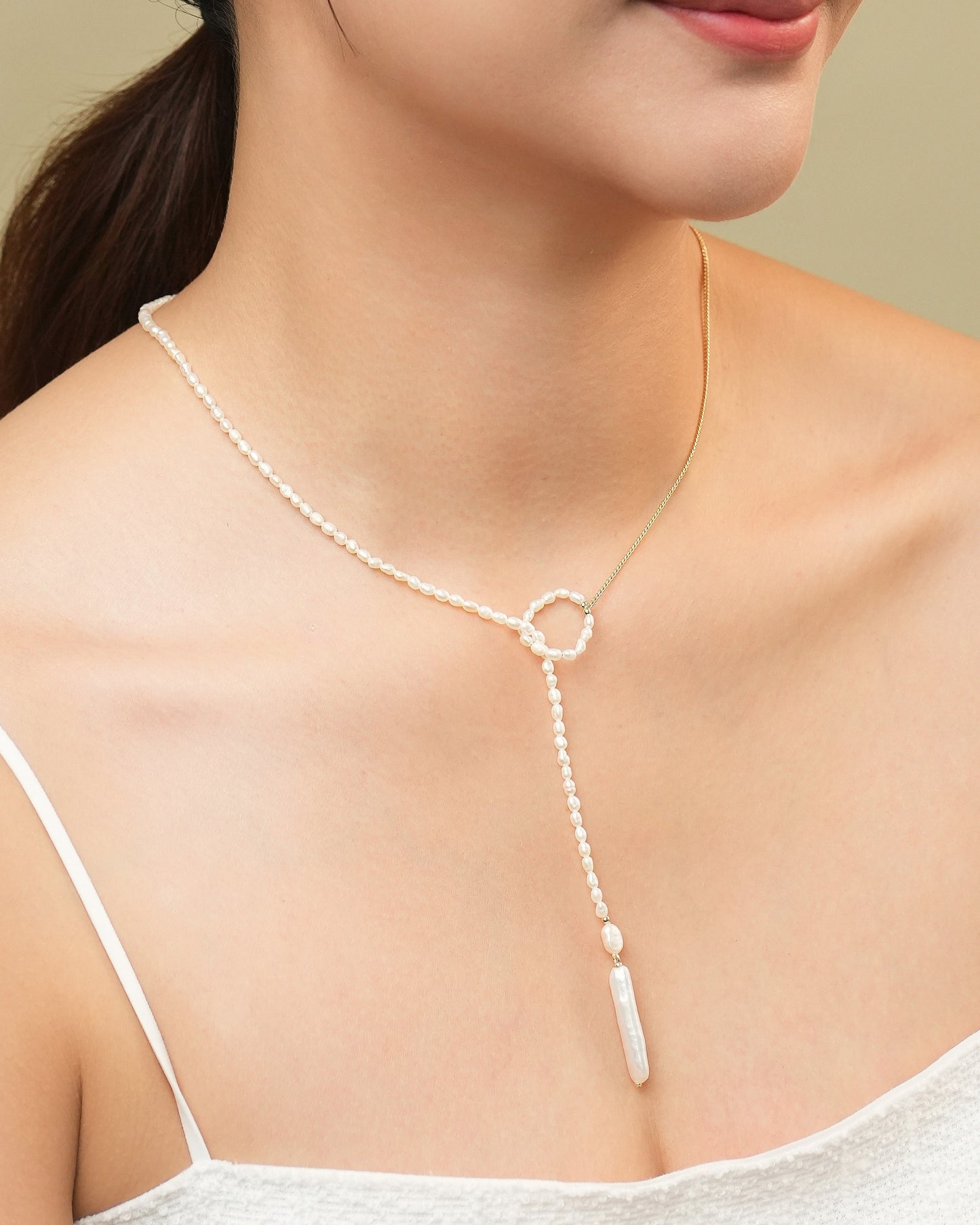 Lina Pearl Loop Necklace Gold