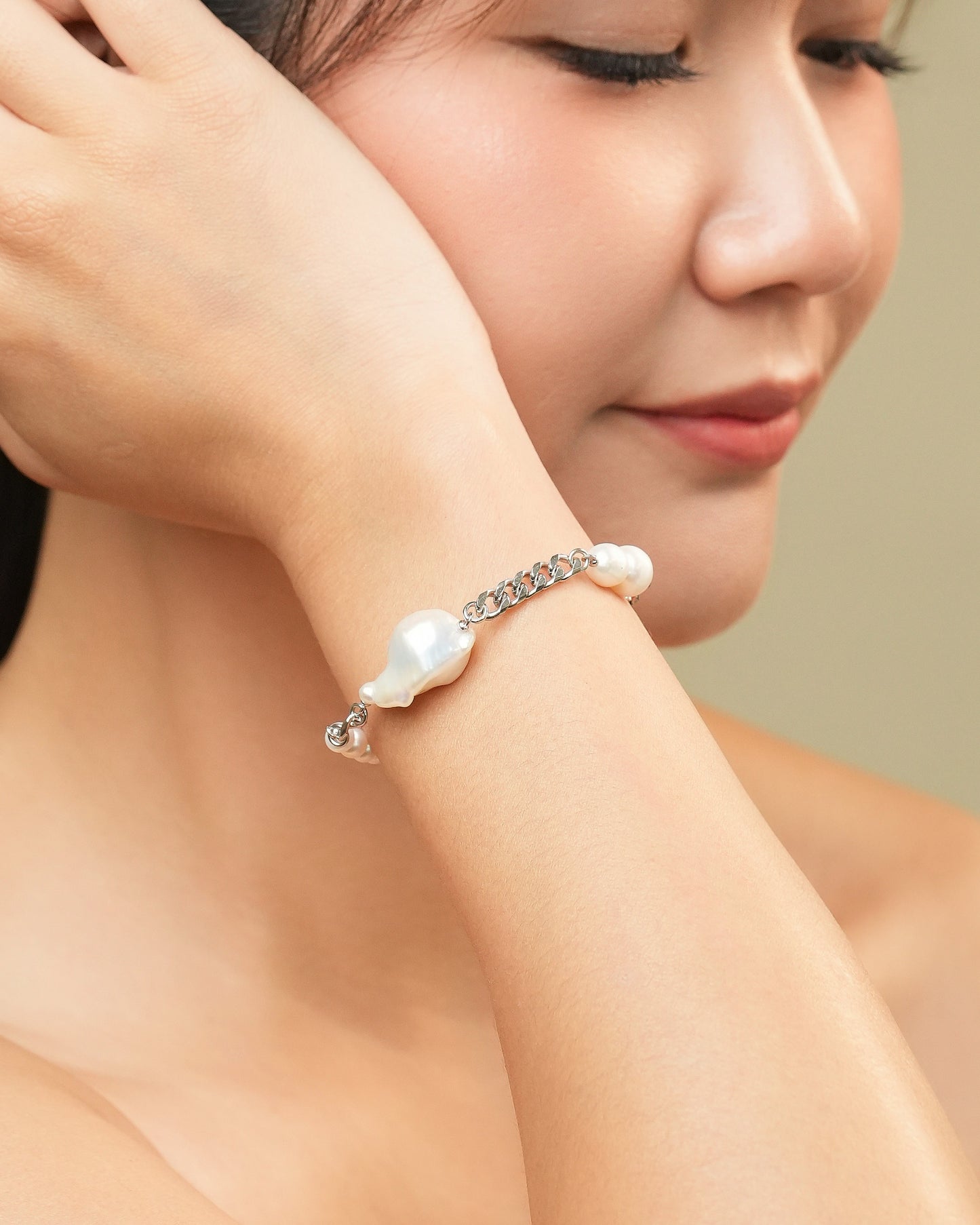Daphne Pearl Chain Bracelet Silver
