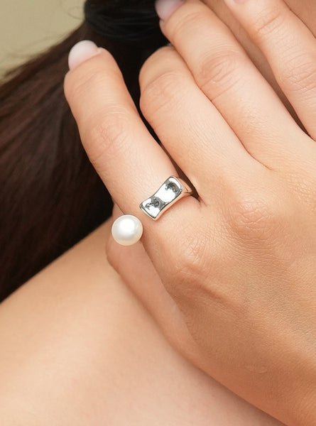 Elliot Pearl Ring Silver