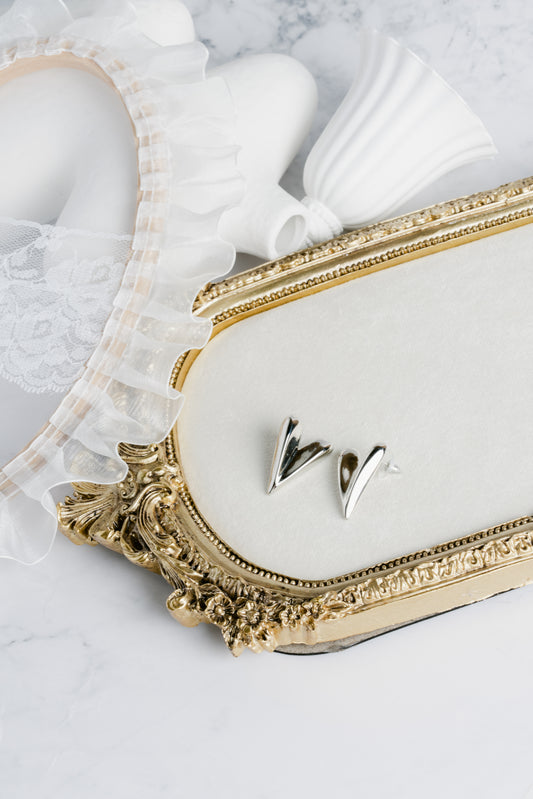 Airy Love Studs