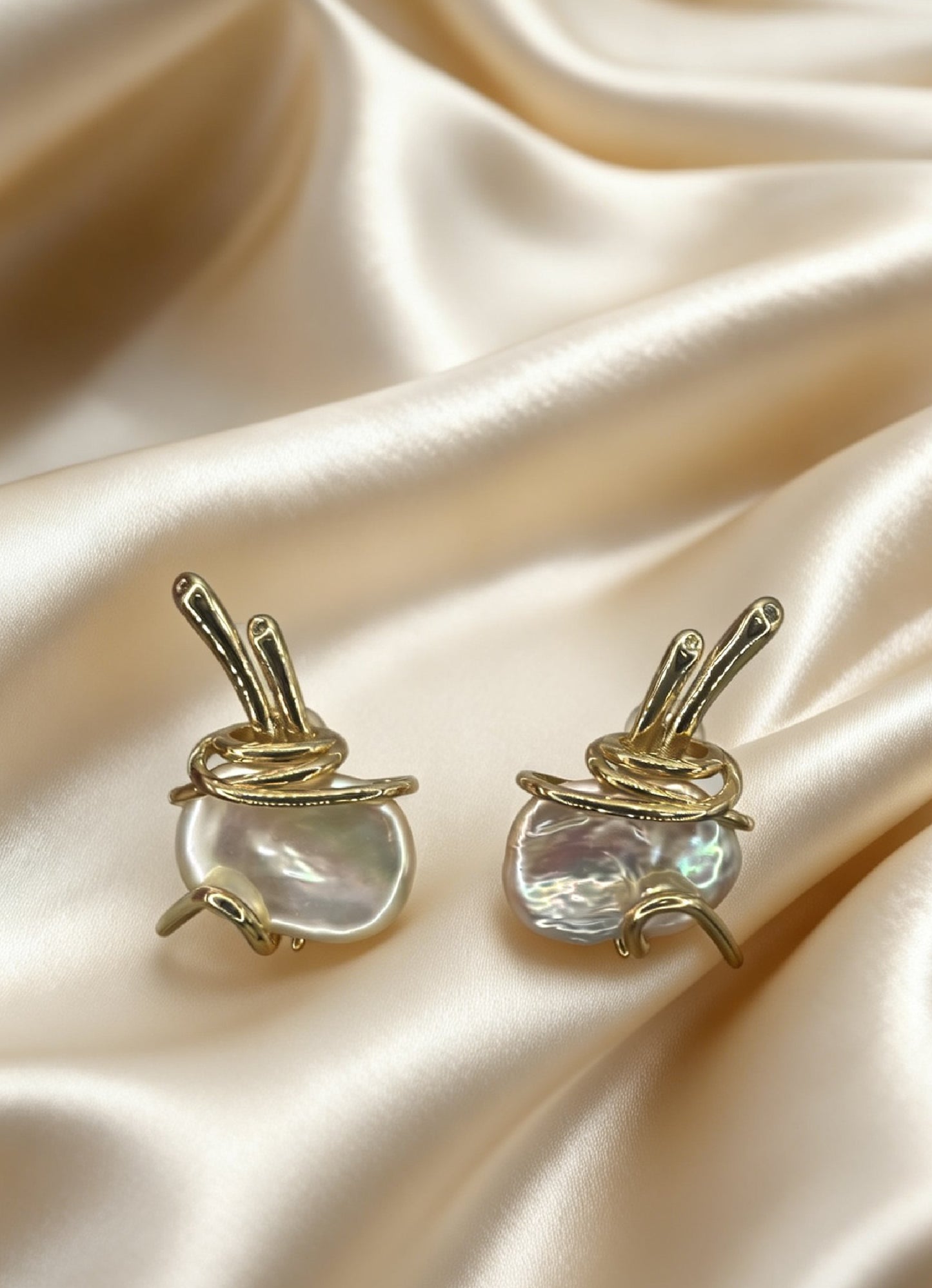 Blythe Earrings White