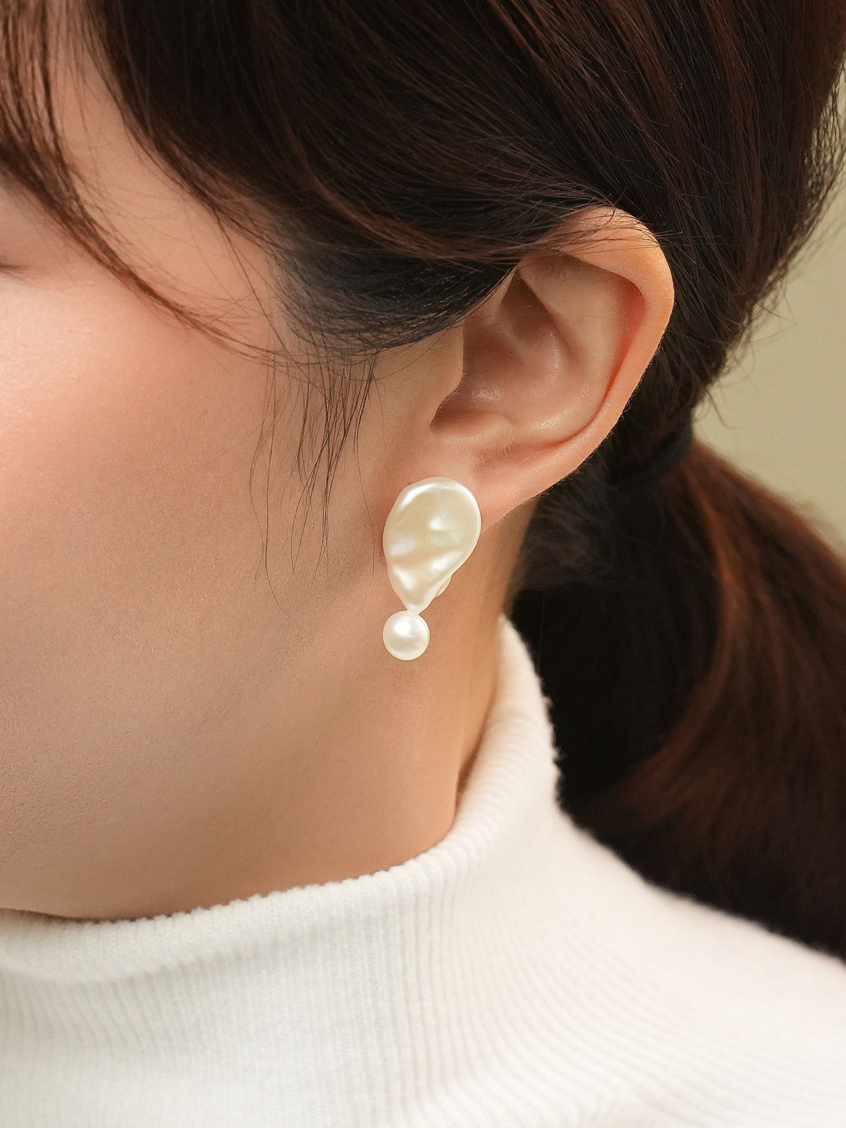 Jean Twin Pearl Earrings