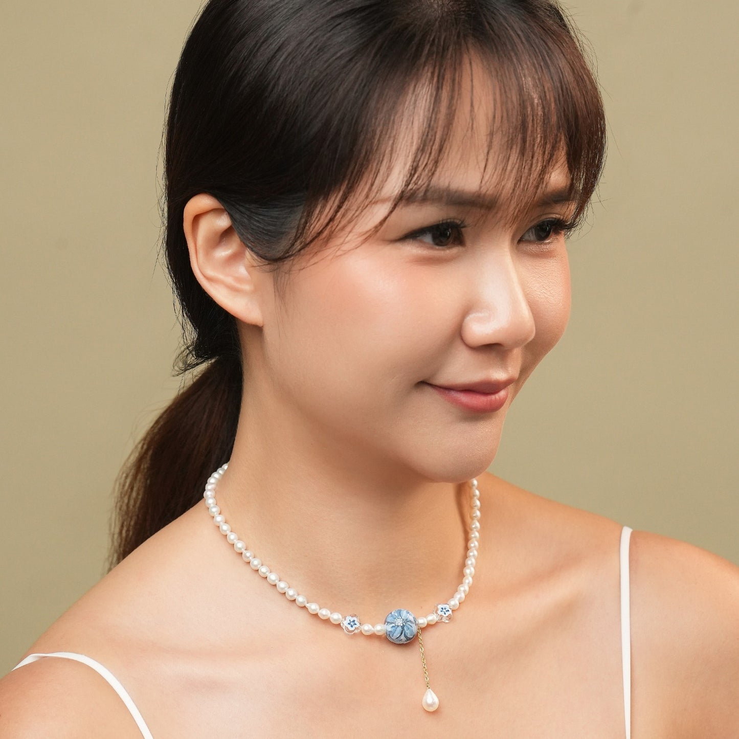 Blue Daisy Bloom Necklace