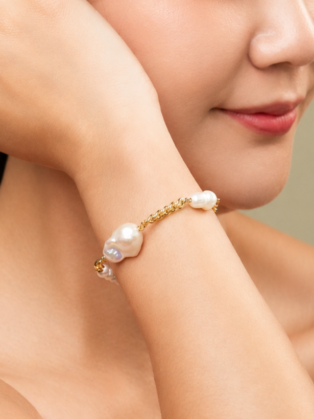 Daphne Pearl Chain Bracelet Gold