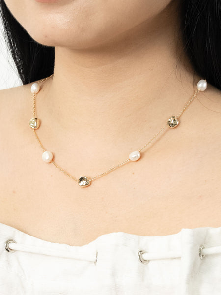 Gigi Elegance Pearl Necklace