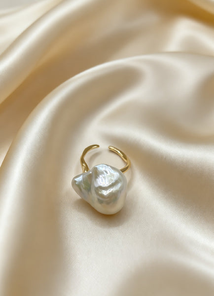 Iora Baroque Ring
