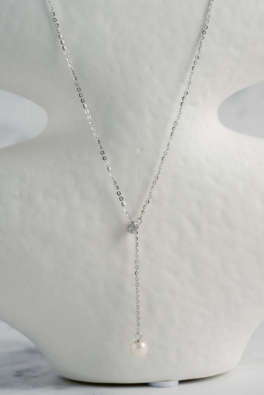 Fem Pearl Neckalce