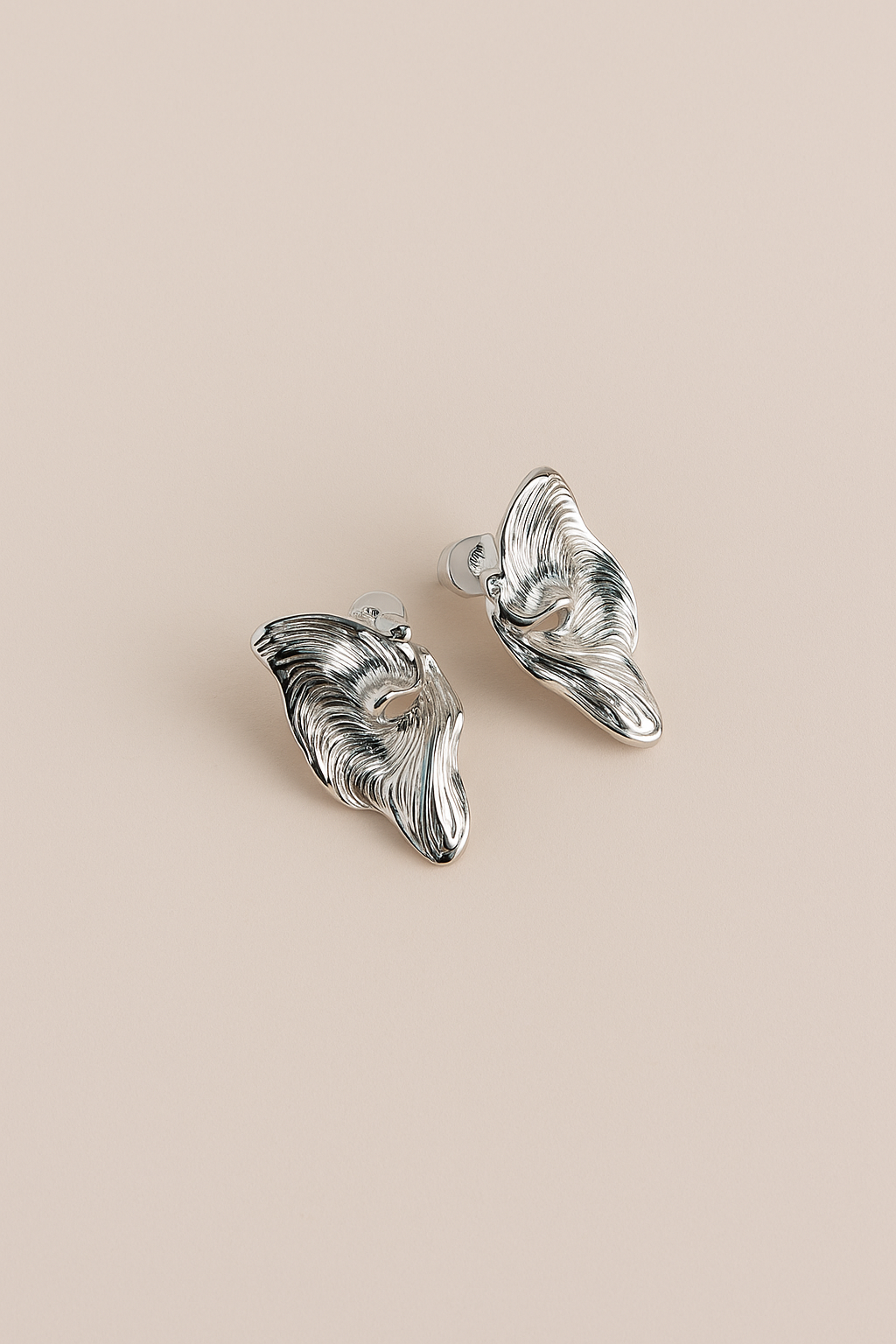 Leony Studs