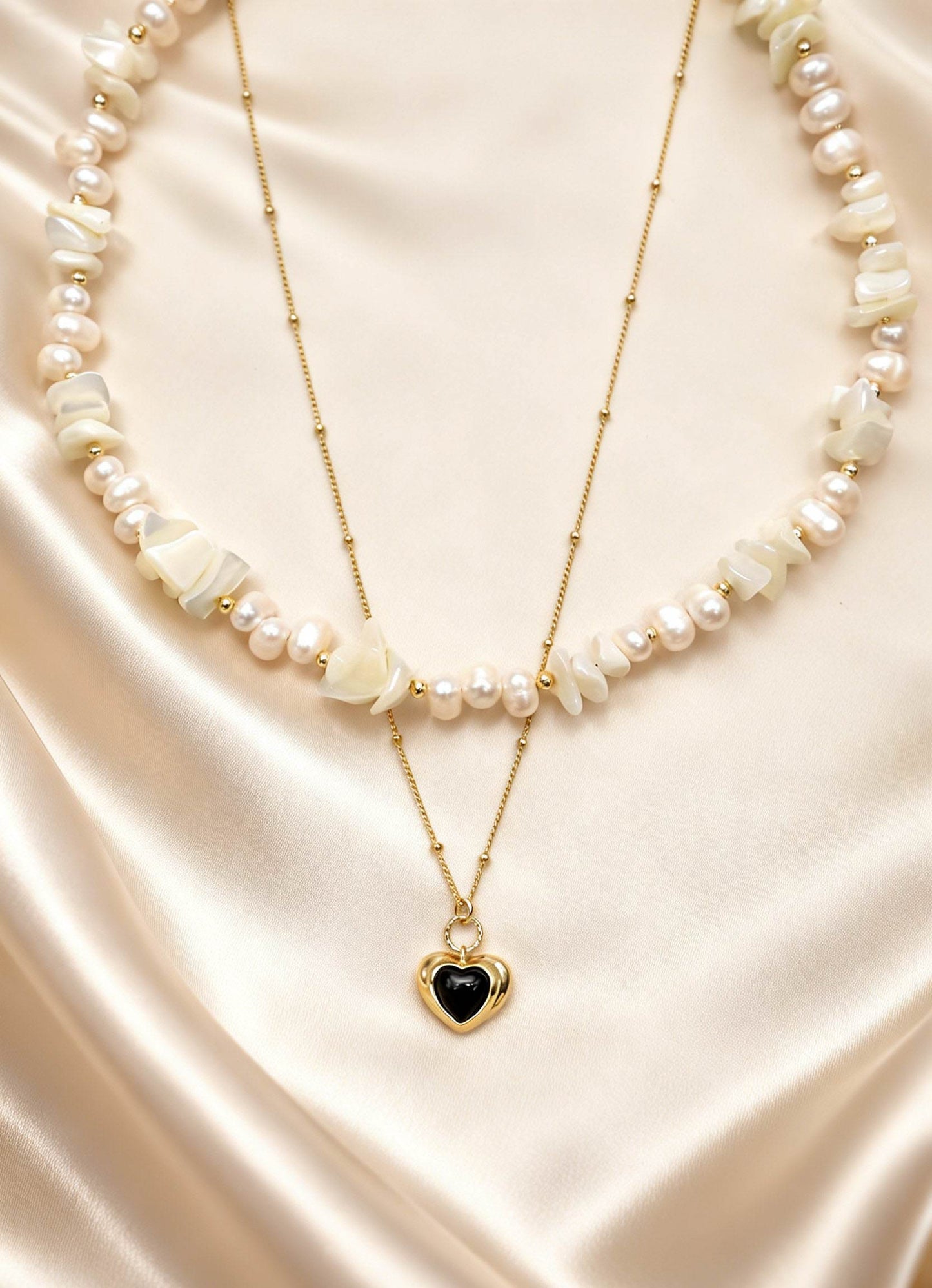 Velia Necklace Gold